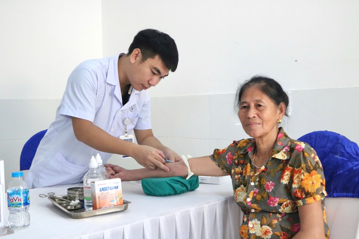 Xã Tiến Thắng: Đẩy mạnh công tác khám sức khỏe toàn dân, lan tỏa tinh thần vì sức khỏe cộng đồng- Ảnh 2.