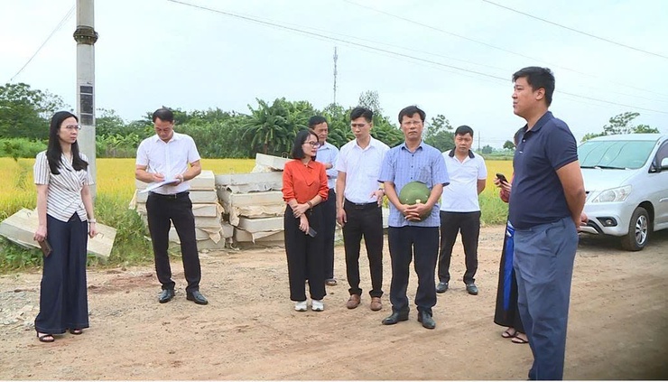 Thường trực HĐND xã Phúc Thọ khảo sát công tác bồi thường, hỗ trợ, tái định cư khi thu hồi đất tại một số dự án trên địa bàn xã- Ảnh 4.