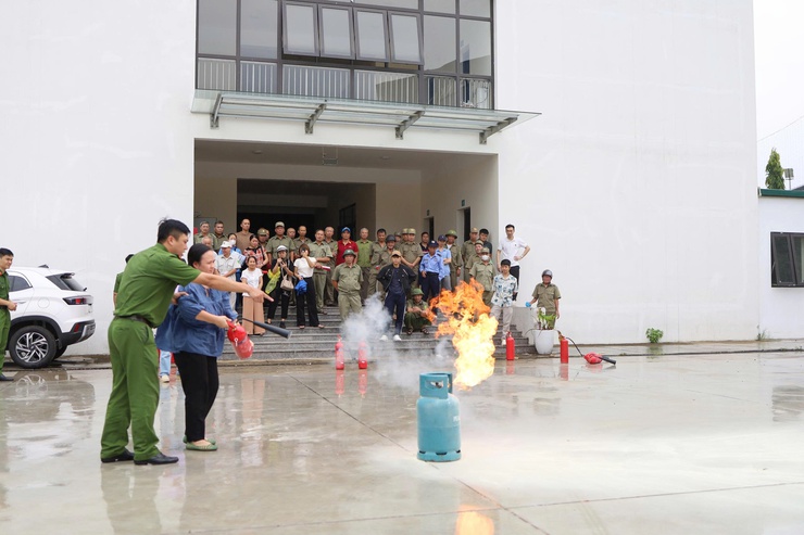 Phường Xuân Đỉnh: tuyên truyền, hướng dẫn kiến thức, kỹ năng về phòng cháy, chữa cháy và cứu nạn, cứu hộ - Ảnh 4.
