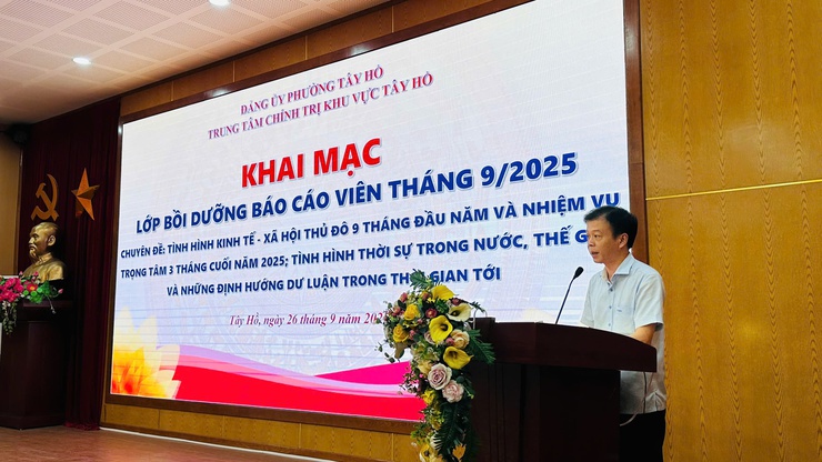 Trung tâm Chính trị khu vực Tây Hồ khai mạc  lớp bồi dưỡng báo cáo viên tháng 9/2025- Ảnh 2.
