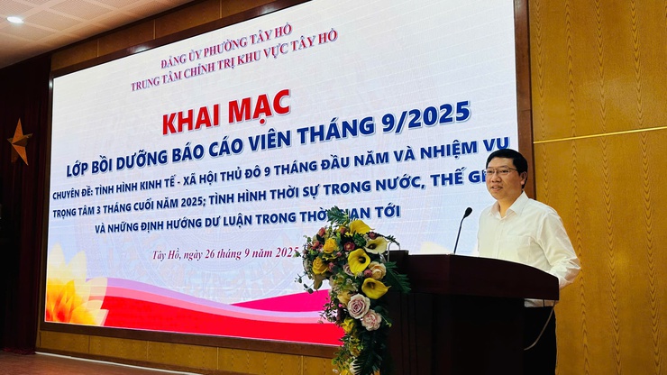 Trung tâm Chính trị khu vực Tây Hồ khai mạc  lớp bồi dưỡng báo cáo viên tháng 9/2025- Ảnh 3.