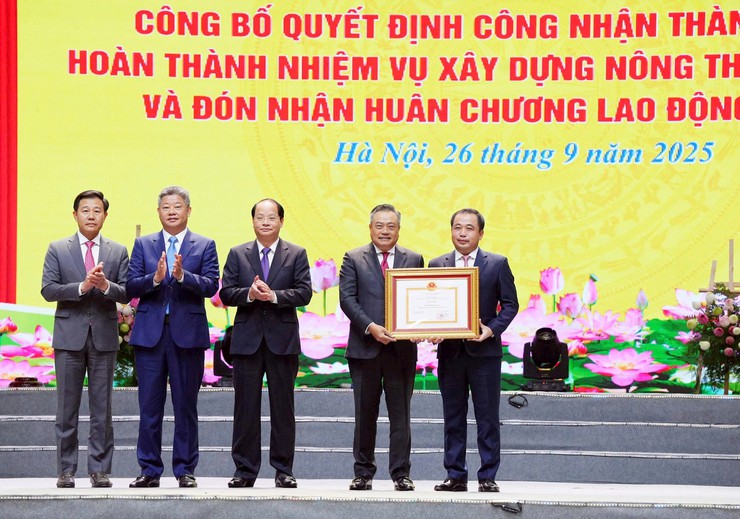 Hà Nội chính thức hoàn thành nhiệm vụ xây dựng Nông thôn mới và vinh dự đón nhận Huân chương Lao động hạng Nhất- Ảnh 3.