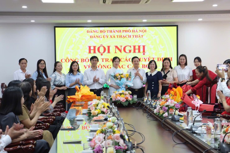 ĐẢNG ỦY XÃ THẠCH THẤT: CÔNG BỐ VÀ TRAO QUYẾT ĐỊNH VỀ CÔNG TÁC CÁN BỘ- Ảnh 5.