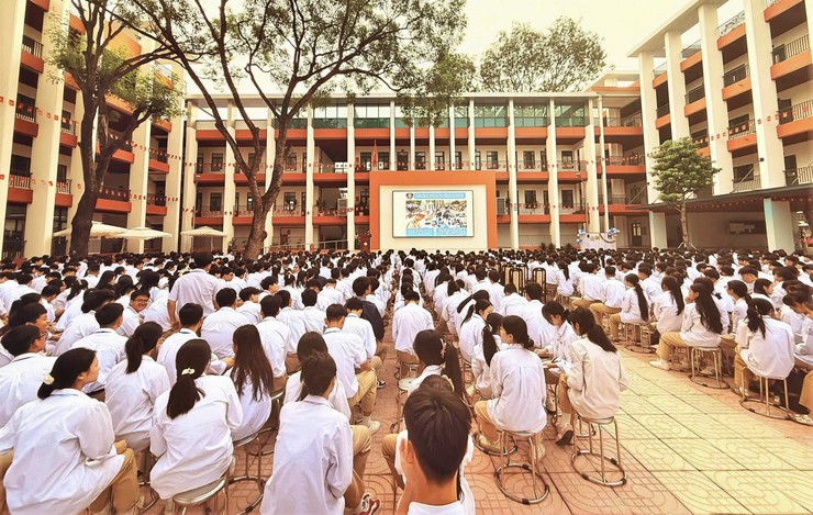 CÔNG AN XÃ SÓC SƠN PHỐI HỢP VỚI TRƯỜNG THPT ĐA PHÚC TUYÊN TRUYỀN PHÁP LUẬT VỀ TRẬT TỰ GIAO THÔNG- Ảnh 2.