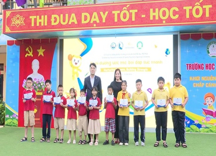 Khánh thành, bàn giao trang thiết bị trường học và trao học bổng cho học sinh có hoàn cảnh khó khăn tại xã An Khánh- Ảnh 1.