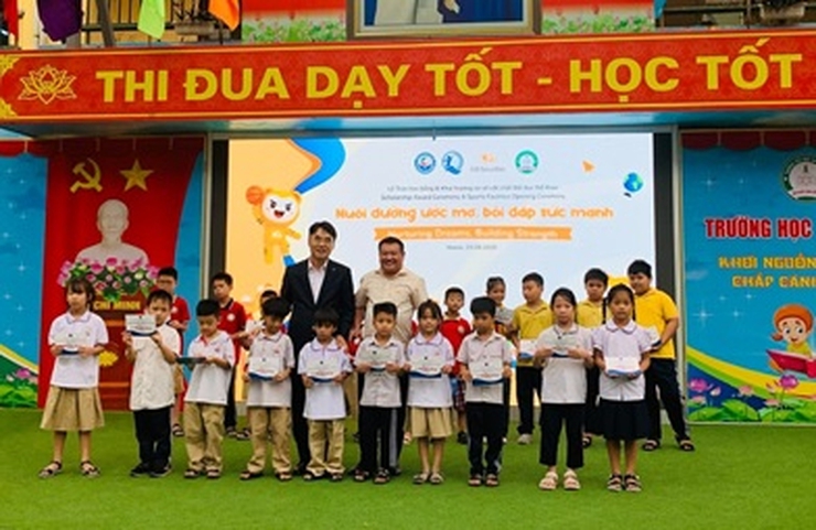 Khánh thành, bàn giao trang thiết bị trường học và trao học bổng cho học sinh có hoàn cảnh khó khăn tại xã An Khánh- Ảnh 2.