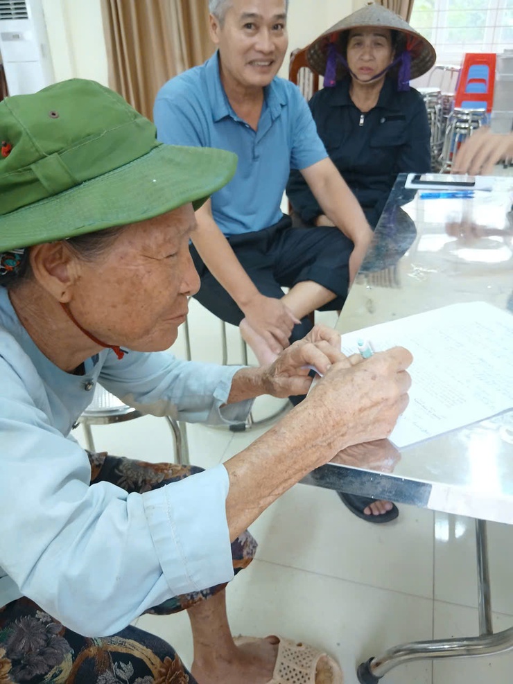 Hòa Xá: Đột phá với mô hình "Chứng thực chữ ký lưu động" - Nâng chất lượng phục vụ người dân yếu thế- Ảnh 1.