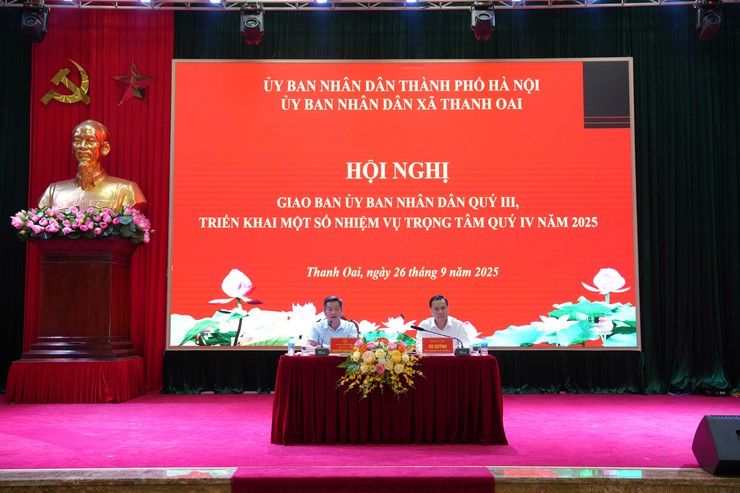 UBND xã Thanh Oai giao ban công tác quý III, triển khai một số nhiệm vụ trọng tâm quý IV, năm 2025- Ảnh 2.