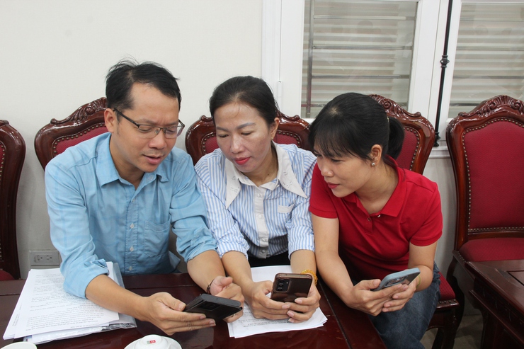 Hội nghị tập huấn hướng dẫn cài đặt và nộp thuế qua ứng dụng eTax Mobile trên địa bàn xã Thạch Thất năm 2025- Ảnh 9.
