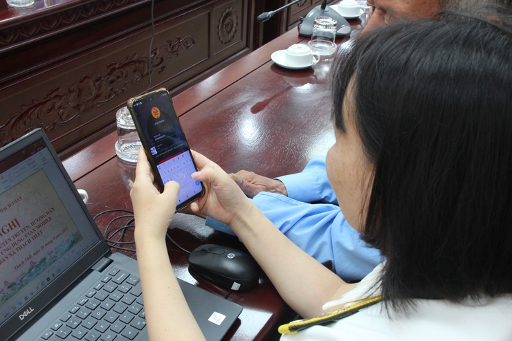 Hội nghị tập huấn hướng dẫn cài đặt và nộp thuế qua ứng dụng eTax Mobile trên địa bàn xã Thạch Thất năm 2025- Ảnh 18.
