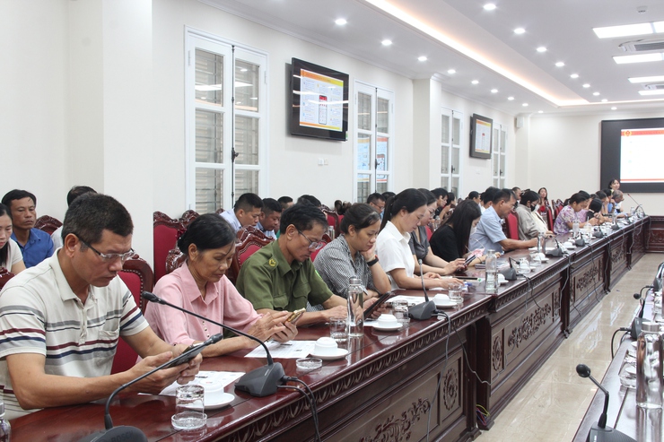 Hội nghị tập huấn hướng dẫn cài đặt và nộp thuế qua ứng dụng eTax Mobile trên địa bàn xã Thạch Thất năm 2025- Ảnh 12.