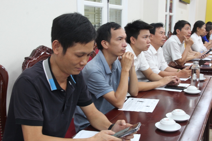 Hội nghị tập huấn hướng dẫn cài đặt và nộp thuế qua ứng dụng eTax Mobile trên địa bàn xã Thạch Thất năm 2025- Ảnh 11.
