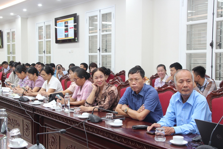 Hội nghị tập huấn hướng dẫn cài đặt và nộp thuế qua ứng dụng eTax Mobile trên địa bàn xã Thạch Thất năm 2025- Ảnh 16.