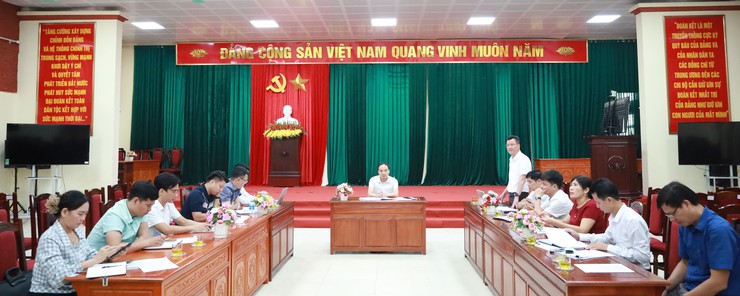 UBND xã Minh Châu tổ chức họp phiên toàn thể đánh giá kết quả triển khai nhiệm vụ phát triển kinh tế - xã hội tháng 9, triển khai nhiệm vụ tháng 10/2025.- Ảnh 1.
