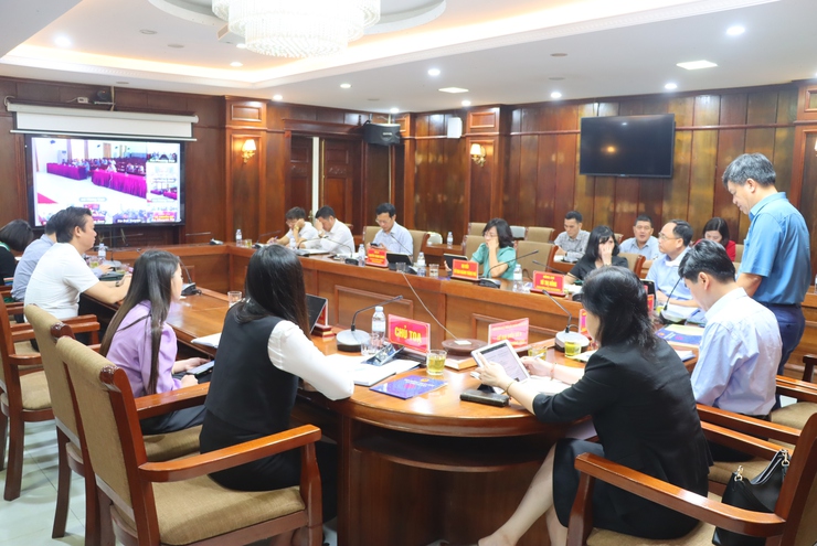 Đơn vị bầu cử số 9 Đoàn Đại biểu Quốc hội thành phố Hà Nội tiếp xúc cử tri trước kỳ họp thứ 10- Ảnh 2.