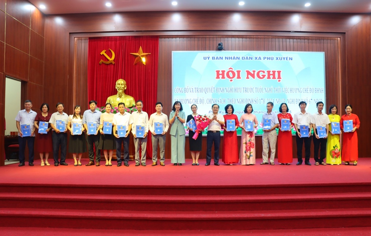 Hội nghị công bố và trao quyết định nghỉ hưu trước tuổi, nghỉ thôi việc hưởng chế độ BHXH và hưởng chế độ, chính sách theo các Nghị định số 178, 67 của Chính phủ- Ảnh 4.
