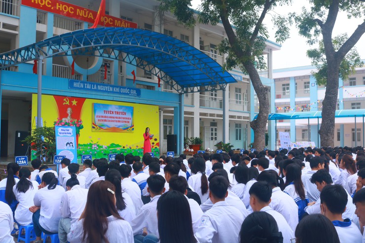 Công an xã Tam Hưng đồng hành, lan tỏa giáo dục pháp luật cho 900 học sinh Trung tâm GDNN – GDTX Thanh Oai- Ảnh 3.