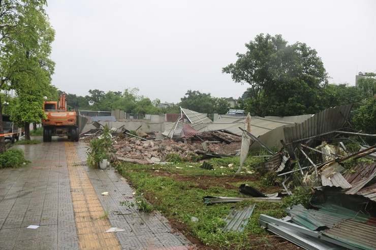 UBND phường Tây Mỗ tổ chức cưỡng chế các công trình vi phạm đất đai khu vực giáp ngòi Tùng Khê- Ảnh 4.