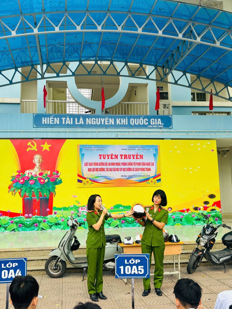 Công an xã Tam Hưng đồng hành, lan tỏa giáo dục pháp luật cho 900 học sinh Trung tâm GDNN – GDTX Thanh Oai- Ảnh 8.