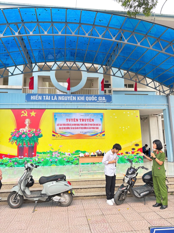 Công an xã Tam Hưng đồng hành, lan tỏa giáo dục pháp luật cho 900 học sinh Trung tâm GDNN – GDTX Thanh Oai- Ảnh 11.