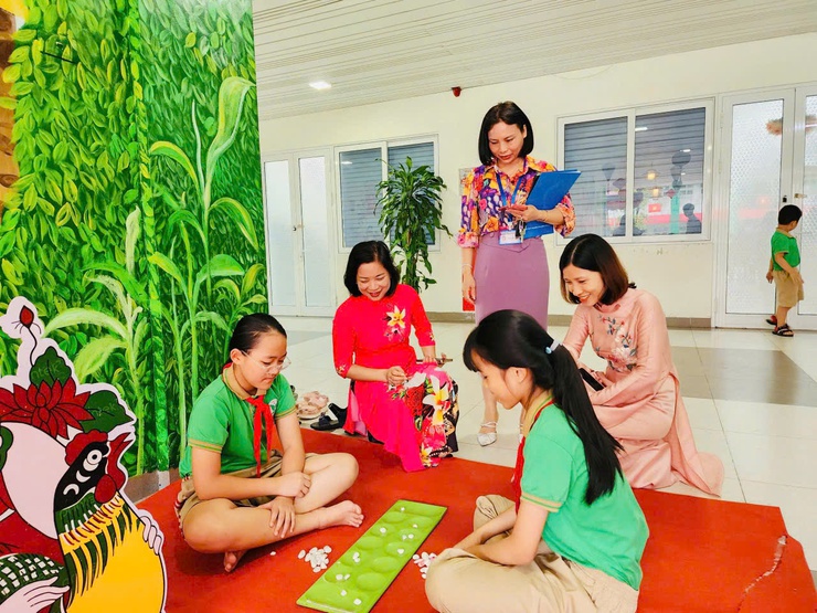 Trường Tiểu học Long Biên ra mắt mô hình “Không gian Văn hóa Dân gian - Gắn kết và Khơi nguồn”- Ảnh 5.