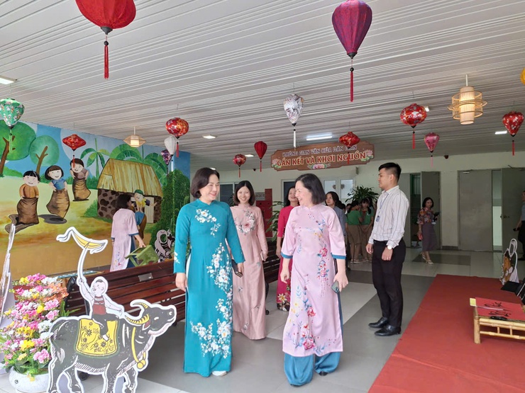 Trường Tiểu học Long Biên ra mắt mô hình “Không gian Văn hóa Dân gian - Gắn kết và Khơi nguồn”- Ảnh 2.