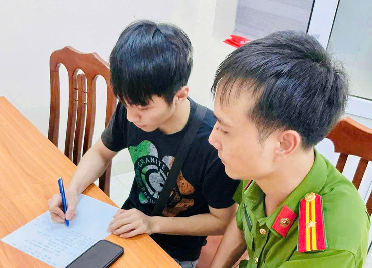 Tuổi trẻ Tam Hưng hăng hái viết đơn tình nguyện tham gia nghĩa vụ Công an nhân dân năm 2026- Ảnh 3.