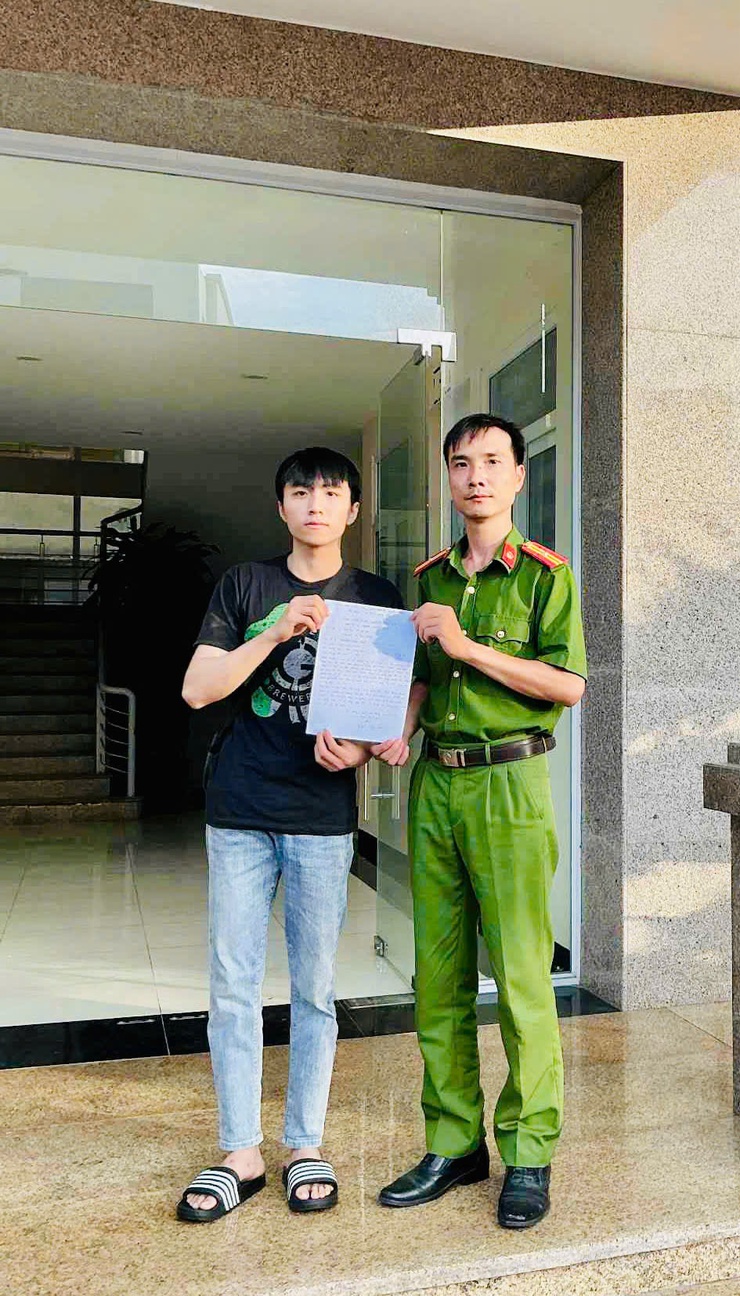 Tuổi trẻ Tam Hưng hăng hái viết đơn tình nguyện tham gia nghĩa vụ Công an nhân dân năm 2026- Ảnh 4.