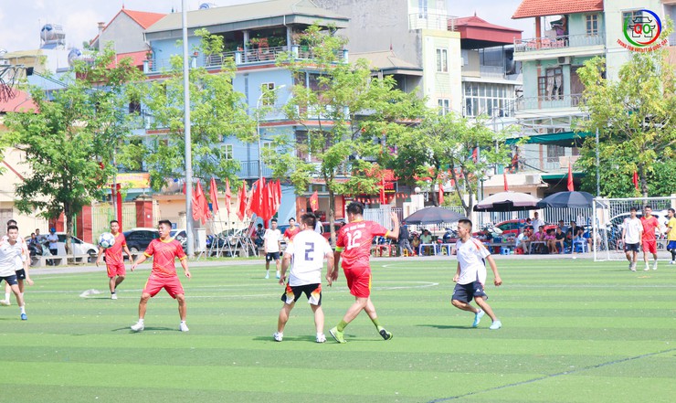 Khởi tranh Giải bóng đá nam Đại hội Thể dục thể thao xã Quốc Oai lần thứ I năm 2025- Ảnh 10.