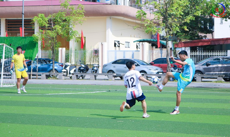 Khởi tranh Giải bóng đá nam Đại hội Thể dục thể thao xã Quốc Oai lần thứ I năm 2025- Ảnh 12.