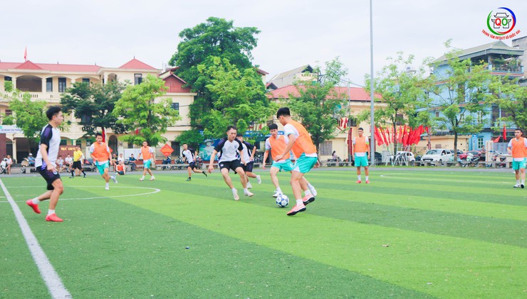 Khởi tranh Giải bóng đá nam Đại hội Thể dục thể thao xã Quốc Oai lần thứ I năm 2025- Ảnh 2.