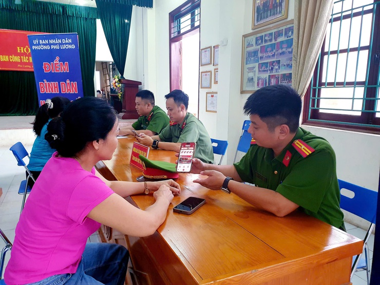 Phường  Phú Lương đẩy mạnh tổ chức Điểm bình dân học vụ số lưu động tại các tổ dân phố- Ảnh 2.