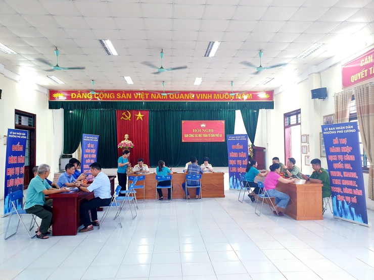 Phường  Phú Lương đẩy mạnh tổ chức Điểm bình dân học vụ số lưu động tại các tổ dân phố- Ảnh 1.