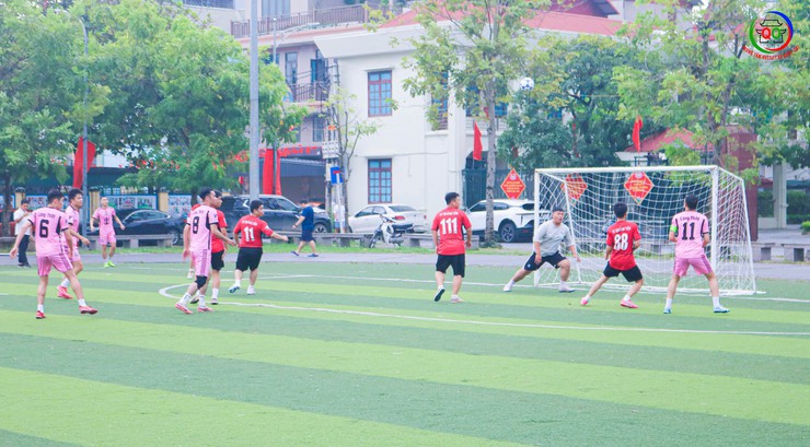 Khởi tranh Giải bóng đá nam Đại hội Thể dục thể thao xã Quốc Oai lần thứ I năm 2025- Ảnh 4.