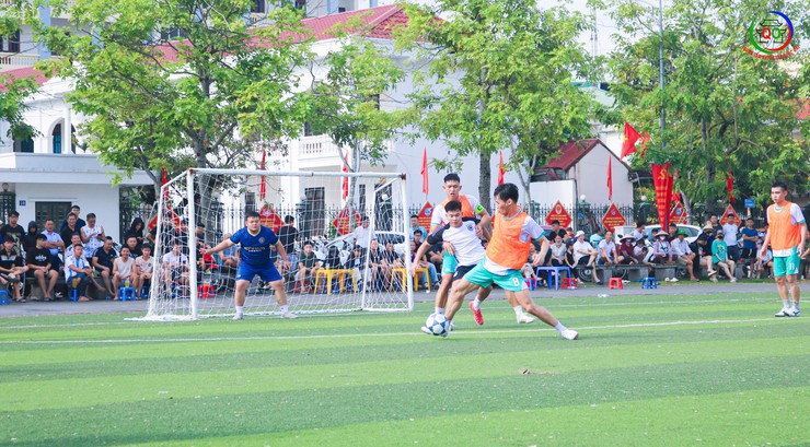 Khởi tranh Giải bóng đá nam Đại hội Thể dục thể thao xã Quốc Oai lần thứ I năm 2025- Ảnh 8.