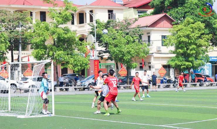 Khởi tranh Giải bóng đá nam Đại hội Thể dục thể thao xã Quốc Oai lần thứ I năm 2025- Ảnh 9.