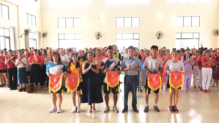 THÀNH CÔNG GIẢI THI ĐẤU CÁC MÔN BÓNG CHUYỀN DA, KÉO CO, DÂN VŨ THỂ THAO - Ảnh 1.