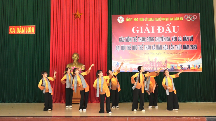 THÀNH CÔNG GIẢI THI ĐẤU CÁC MÔN BÓNG CHUYỀN DA, KÉO CO, DÂN VŨ THỂ THAO - Ảnh 8.