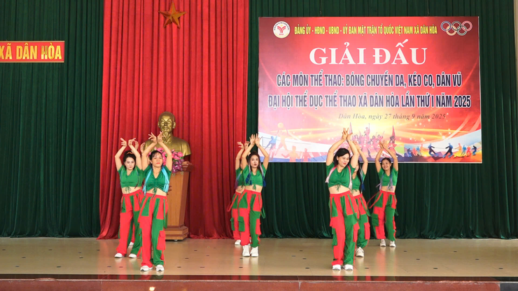 THÀNH CÔNG GIẢI THI ĐẤU CÁC MÔN BÓNG CHUYỀN DA, KÉO CO, DÂN VŨ THỂ THAO - Ảnh 9.