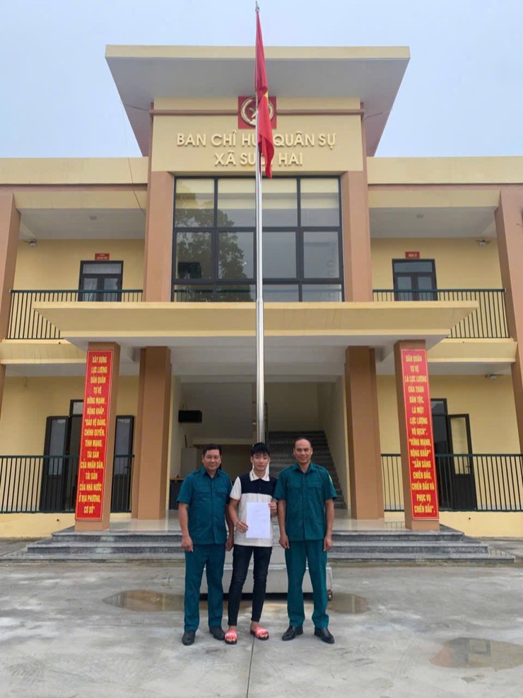 Thanh niên viết đơn tình nguyện lên đường nhập ngũ dù đủ điểm vào đại học- Ảnh 1.