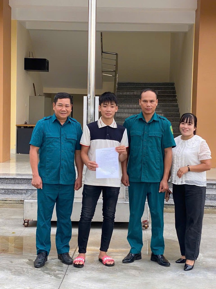 Thanh niên viết đơn tình nguyện lên đường nhập ngũ dù đủ điểm vào đại học- Ảnh 3.