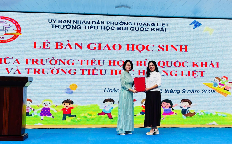 Trường Tiểu học Bùi Quốc Khái - Hoàng Liệt hân hoan tổ chức buổi sinh hoạt dưới cờ đầu tuần với chủ đề “Vui Tết Trung thu - Đón học sinh mới- Ảnh 1.