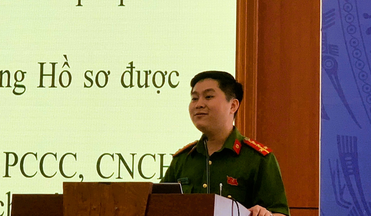 Chủ cơ sở, người làm việc tại cơ sở sản xuất, kinh doanh, Đội dân phòng phường Tây Tựu tham gia tập huấn công tác PCCC và CNCH năm 2025- Ảnh 2.