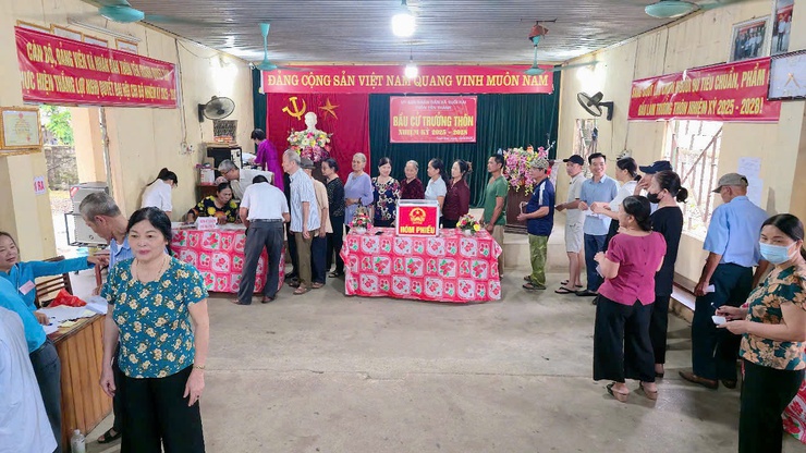 Người Dân Suối Hai Đồng Lòng Bầu Cử – 14/14 Trưởng Thôn Tiếp Tục Tái Cử
- Ảnh 5.