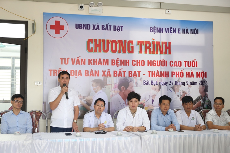 UBND xã Bất Bạt – Thành phố Hà Nội phối hợp với bệnh viện E Hà Nội, tổ chức tư vấn, khám chữa bệnh miễn phí cho người cao tuổi trên địa bàn xã.- Ảnh 2.
