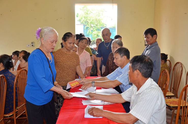 Cử tri phường Tùng Thiện tích cực tham gia bầu cử Tổ trưởng Tổ dân phố nhiệm kỳ 2025-2027- Ảnh 2.