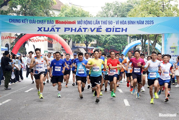Chung kết Giải chạy Báo Hà nội mới mở rộng lần thứ 50 - Vì hòa bình năm 2025.- Ảnh 4.