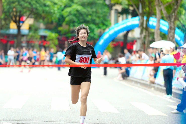 Phường Xuân Phương đạt thành tích cao tại Giải chạy Báo Hànộimới mở rộng lần thứ 50 - Vì hòa bình năm 2025- Ảnh 1.