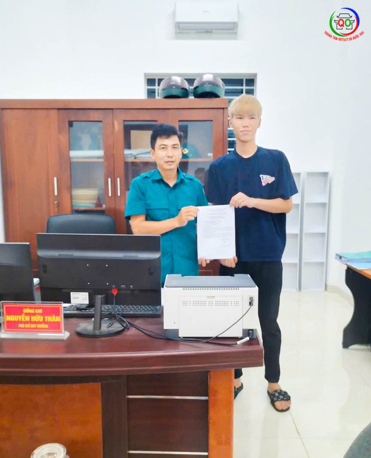 7 thanh niên đầu tiên của xã Quốc Oai tiên phong viết đơn tình nguyện lên đường nhập ngũ năm 2026- Ảnh 1.