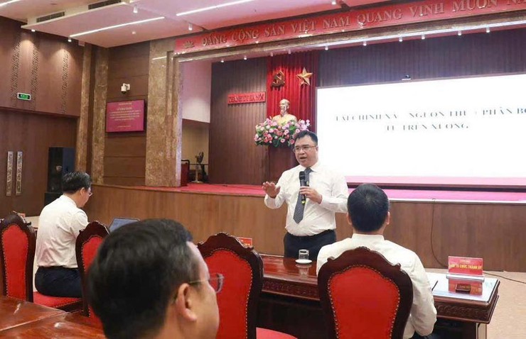 PHƯỜNG HOÀN KIẾM THAM GIA LỚP TẬP HUẤN CHUYÊN MÔN, NGHIỆP VỤ CÔNG TÁC XÂY DỰNG ĐẢNG, QUẢN LÝ NHÀ NƯỚC, MTTQ VÀ CÁC ĐOÀN THỂ CHO LÃNH ĐẠO XÃ, PHƯỜNG - Ảnh 2.